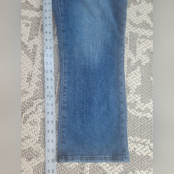 Rock & Republic Kendall Size 18 distressed highrise denim capri, stretch comfort - Picture 3 of 11